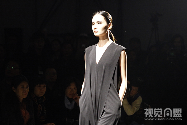 <em>YOUZ</em>(悠之)品牌2014春夏发布会举行 - 视觉同